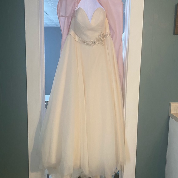 Wedding Dress NWT - Picture 8 of 9
